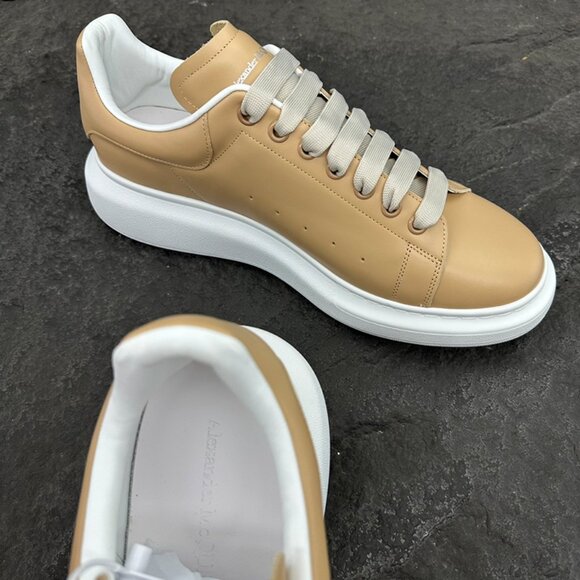 Alexander McQueen White And Tan Leather Casual Sneakers - Picture 5 of 9